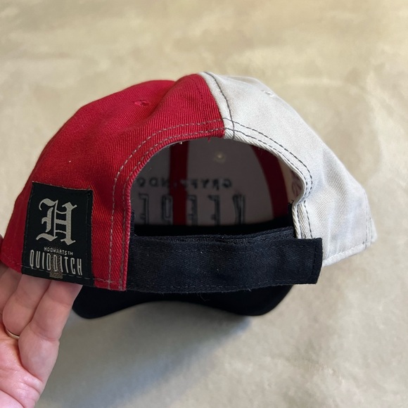 Universal Studios Harry Potter hat - Picture 2 of 3